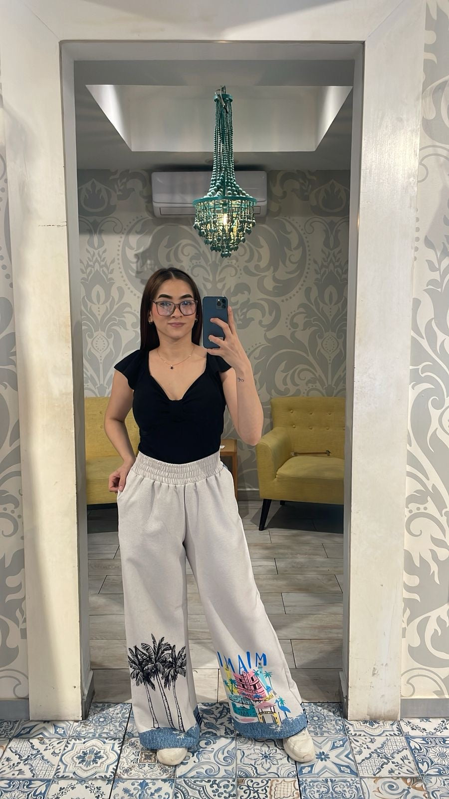 CROP TOP CON DETALLE DE STRETCH Y ESCOTE EN FORMA DE CORAZON