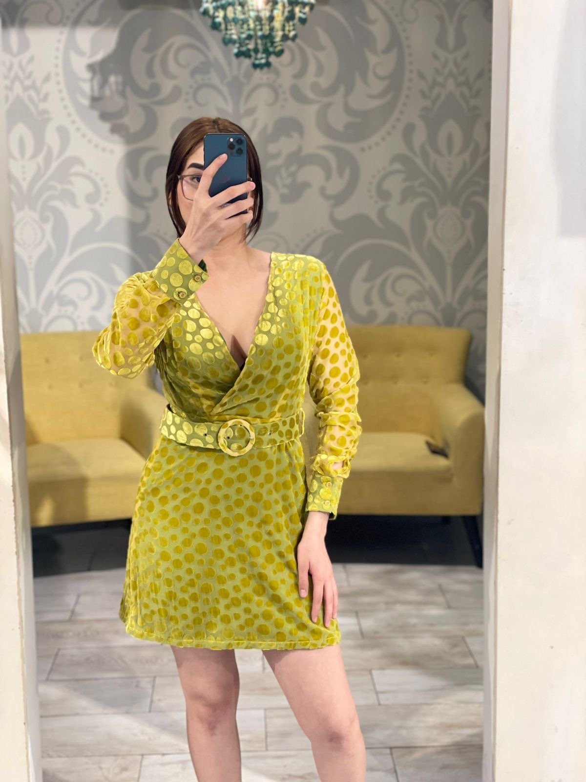 VESTIDO CON ESTAMPADO DE POLKA DOT CON DETALLE DE CORREA