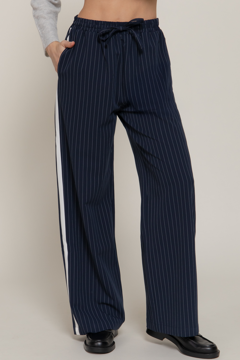 STRIPE DETAIL PANTS