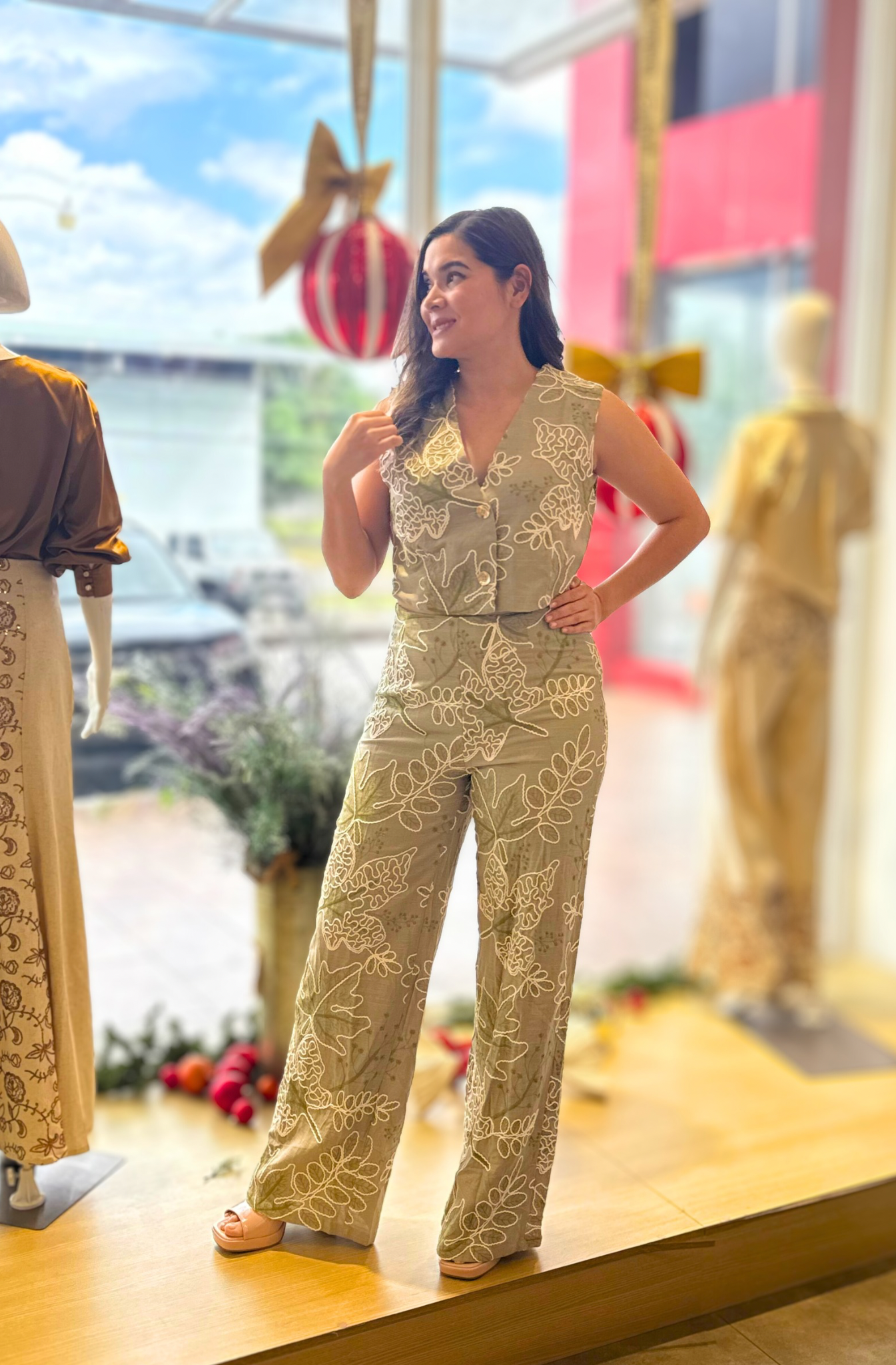 ALMA EMBROIDERED TOP