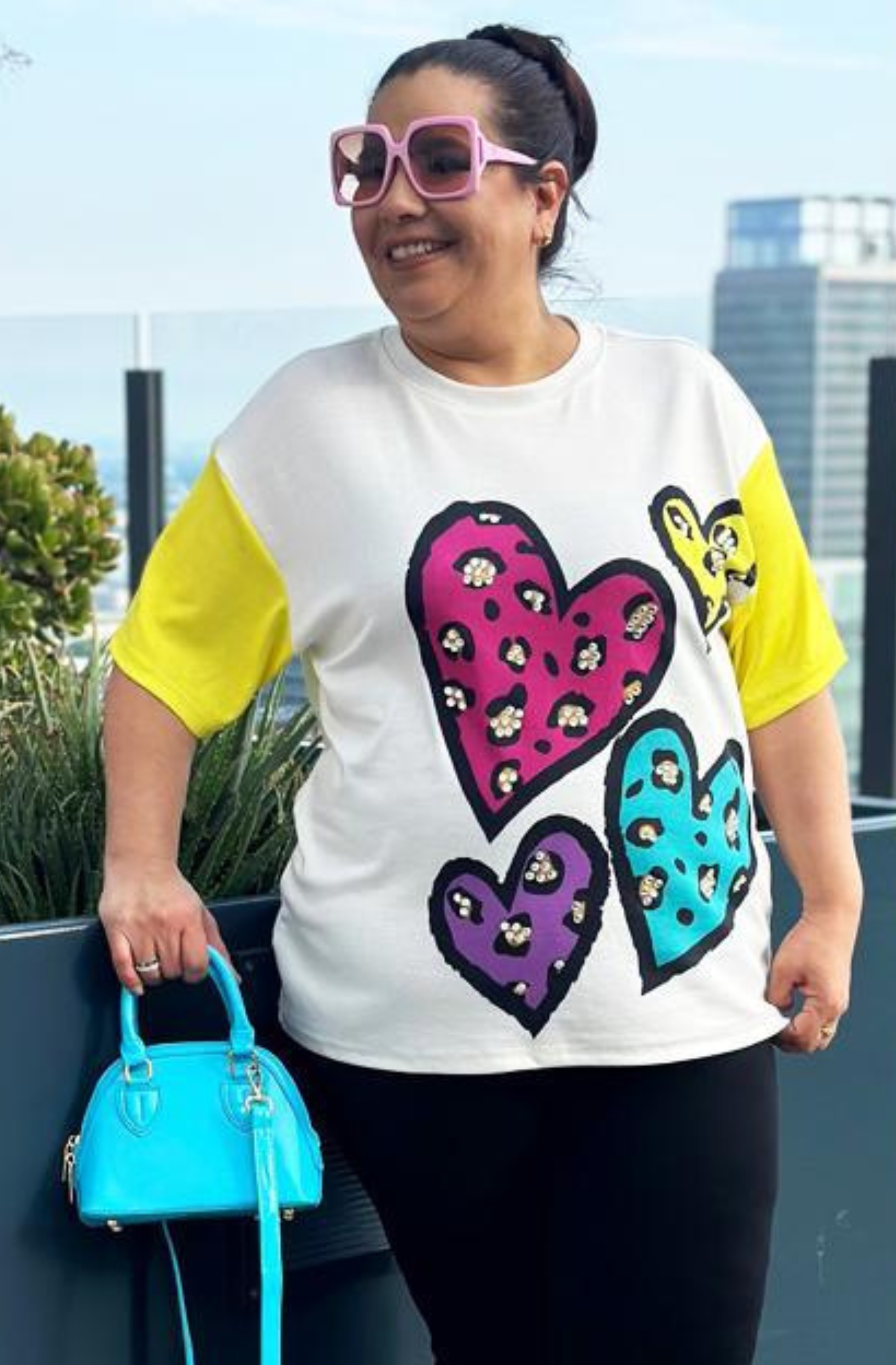 T-SHIRT OVER SIZE CON ESTAMPADO DE CORAZONES