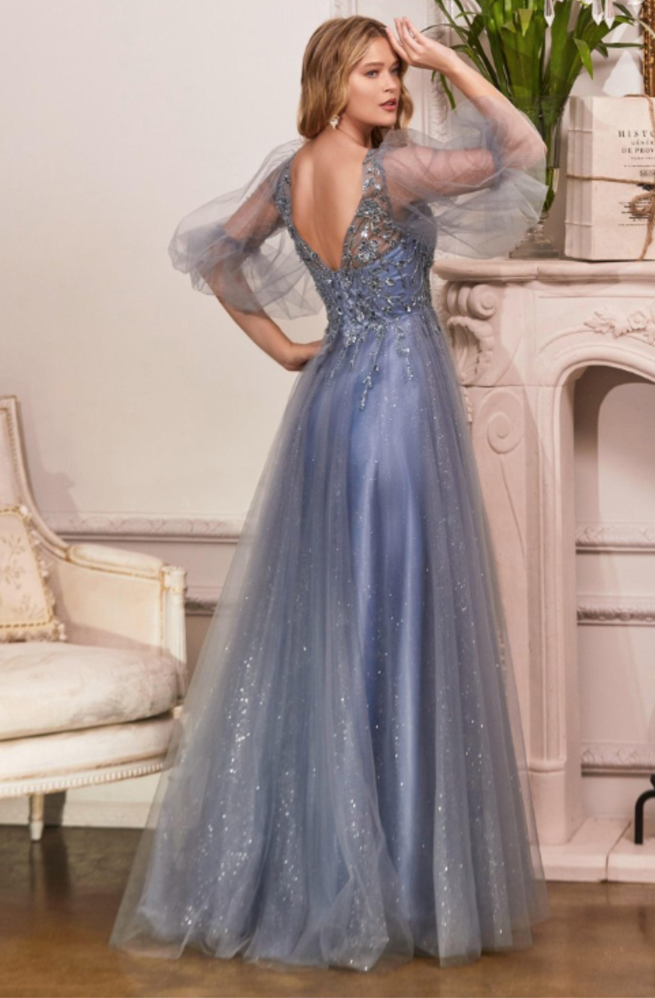 VESTIDO FORMAL CON MANGAS TRANSPARENTES