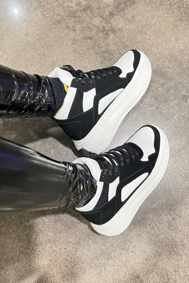 ZAPATILLAS MODELO JULIETA