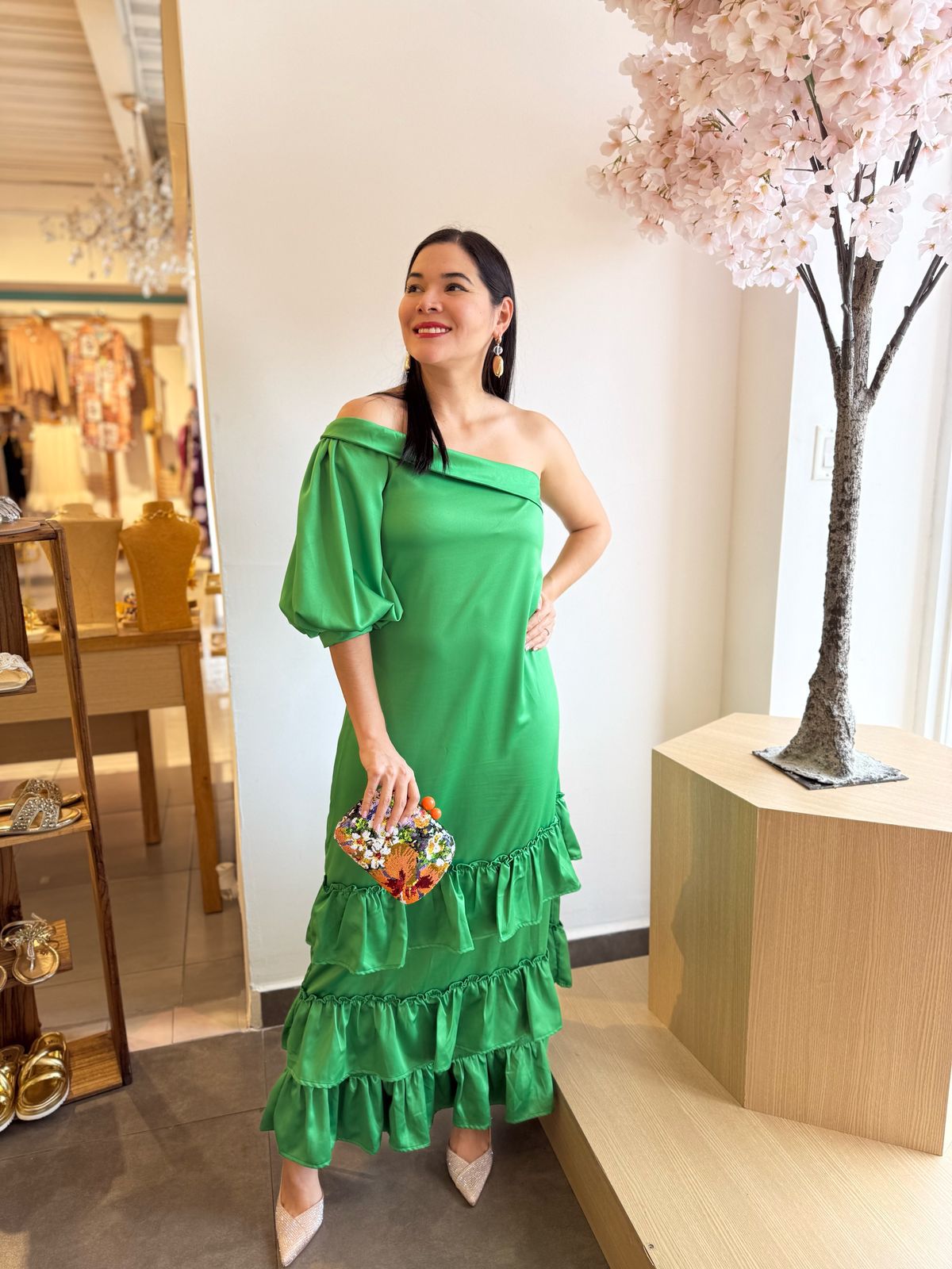 MAXI VESTIDO ONE SHOULDER DE VUELOS