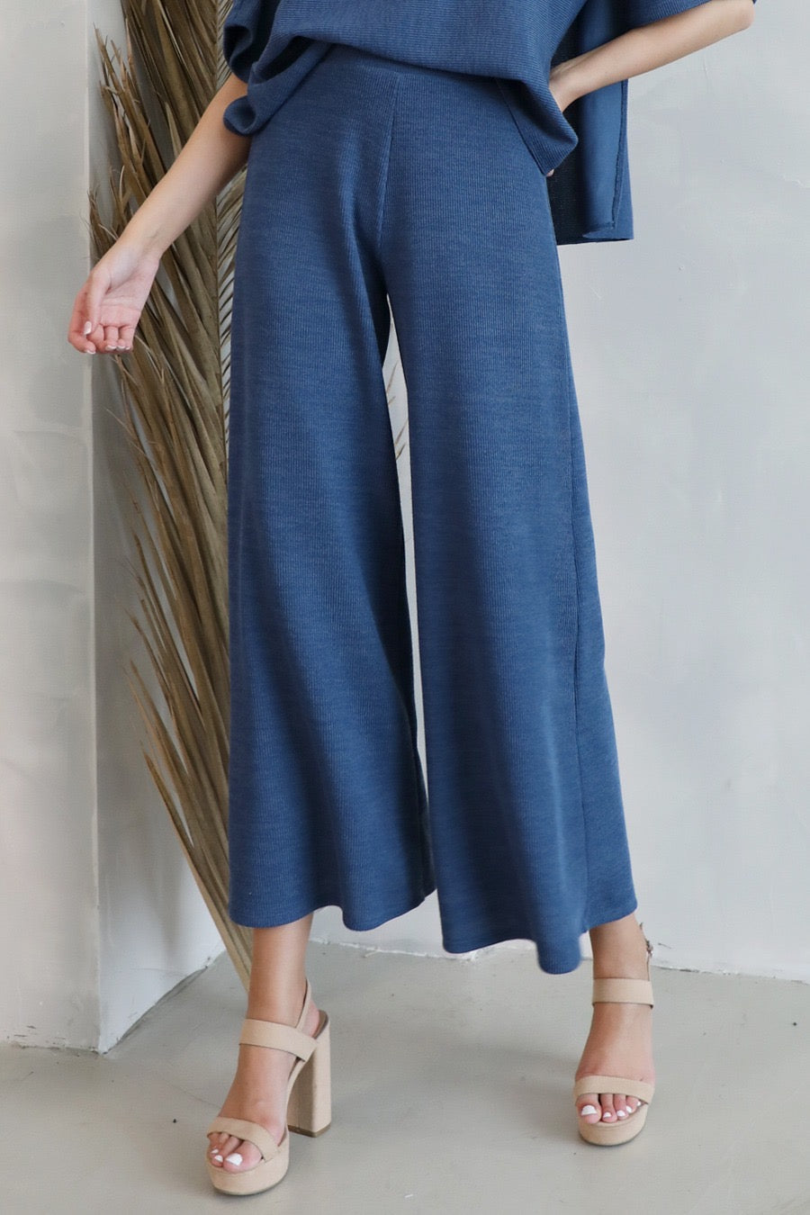 COZY FRAME WIDE LEG PANTS