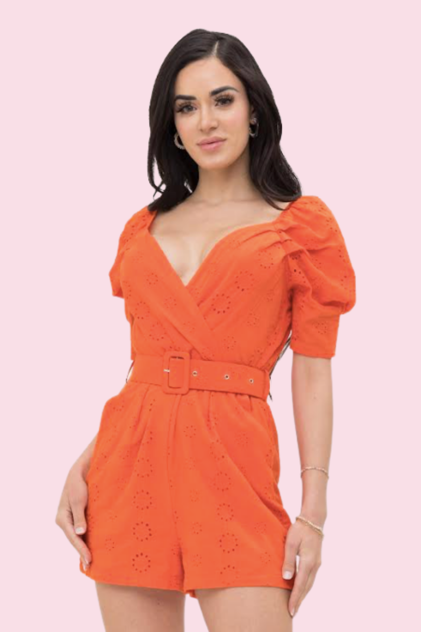 ROMPER DE OJALILLO CON DETALLE DE MANGAS BOMBACHAS